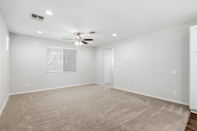 Building Photo - 2263 S Henry Ln