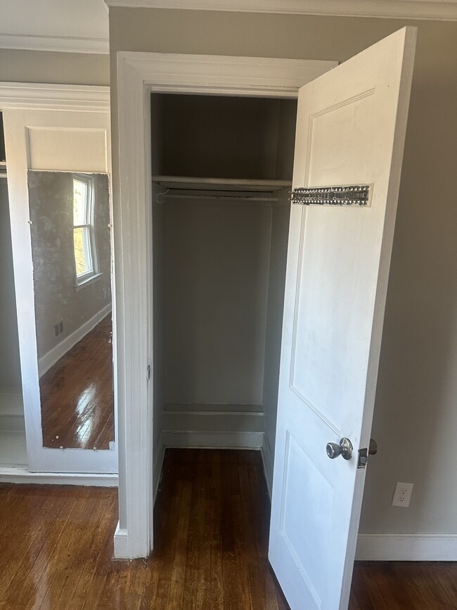 Building Photo - 530 Bellevue Rd