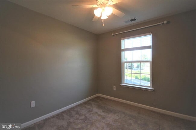 Building Photo - 228 Compass Dr