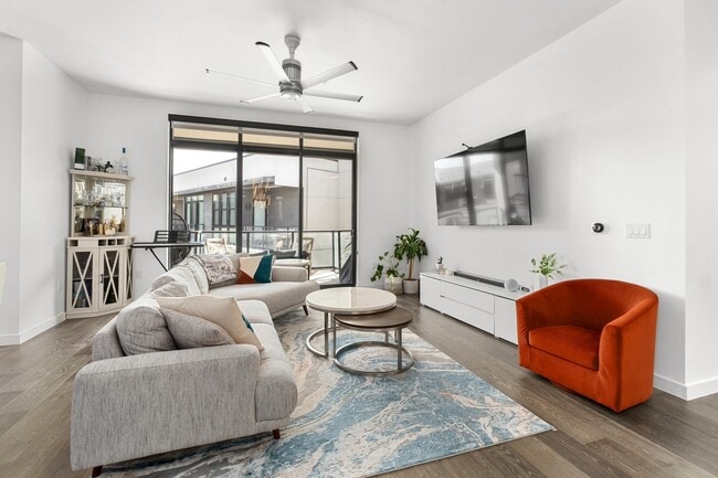 Building Photo - 800 Embassy Dr