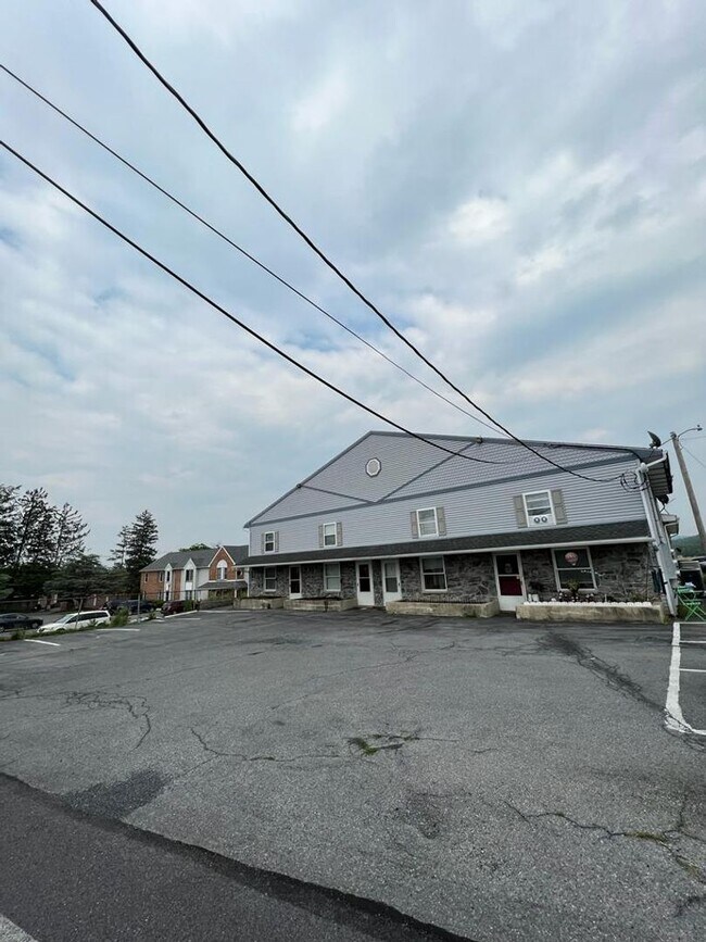 Building Photo - 2-Story, One Bedroom Loft Townhome AVAILABLE JUNE 2026 - Wernersville, PA