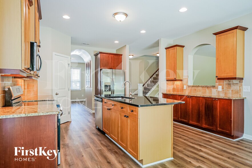 Building Photo - 3253 Groveshire Dr