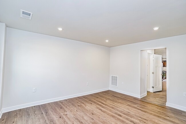 Building Photo - 513 Roan Creek Trl