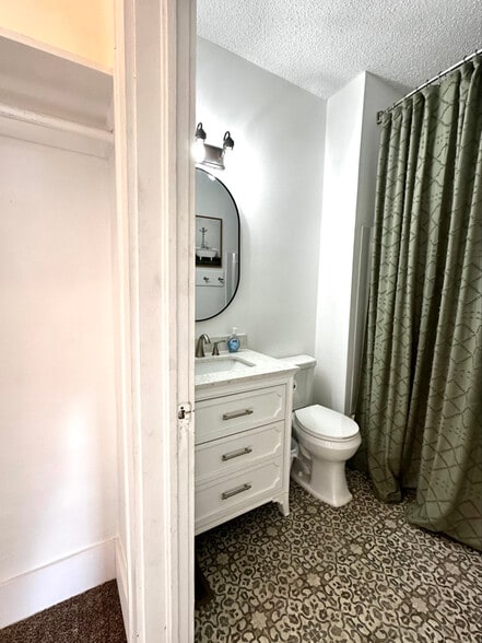 Building Photo - 236 S Charles St