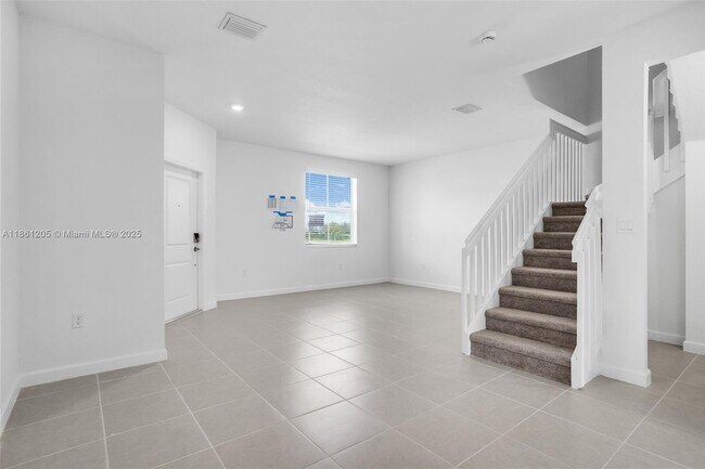 Building Photo - 2664 SE 28th St