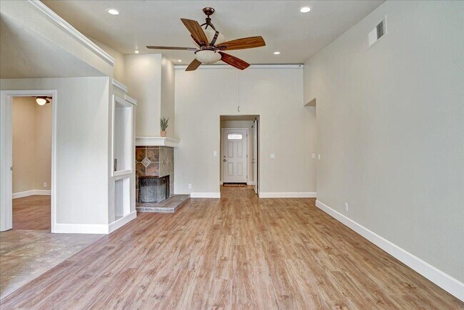 Building Photo - 8323 Northvale Way