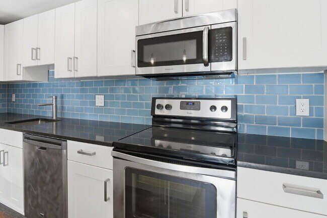 Building Photo - $1,540.95- 1 Bed, 1 Bath Lofted Apartment in Lakewood with Central AC!