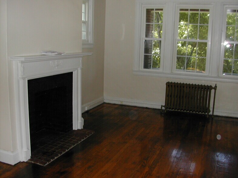 Building Photo - 4135 Roland Ave