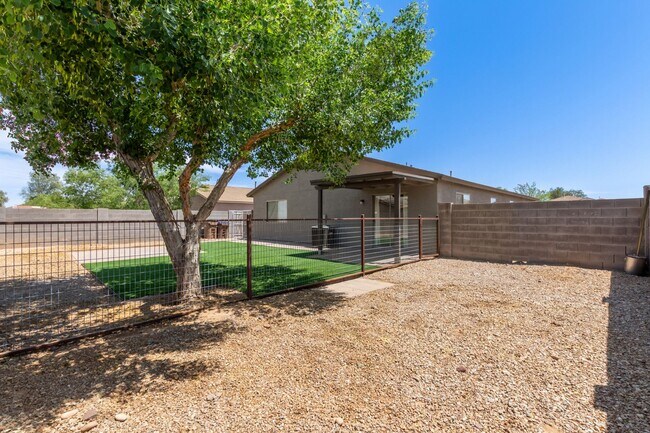 Building Photo - San Tan Valley Charmer w/ Great Back Yard