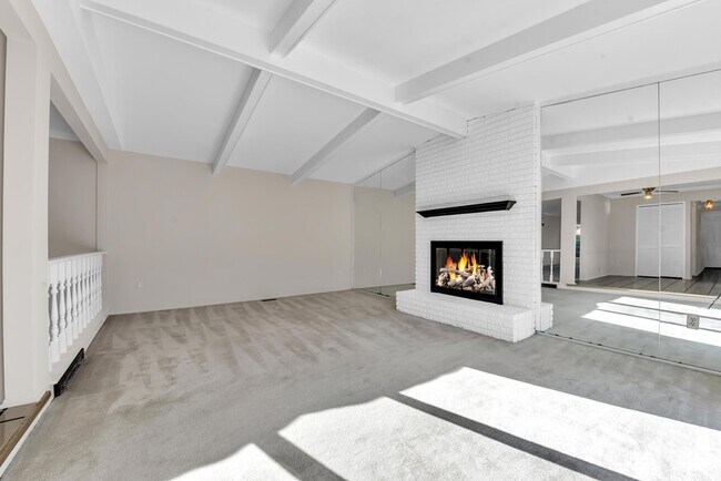 Building Photo - 197 Kings Way