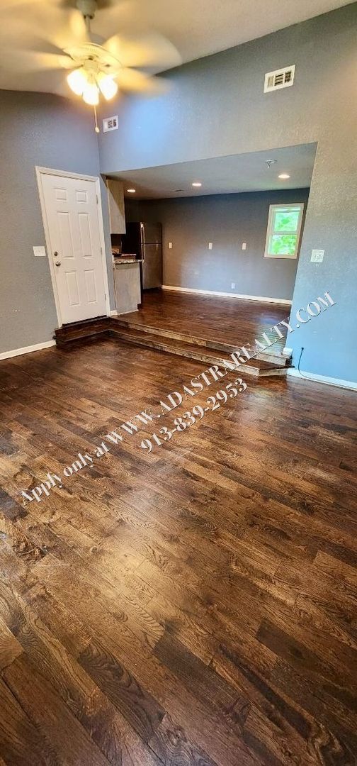 Building Photo - Nice Updated 3 Bed, 1 Bath in KCK-Availabl...