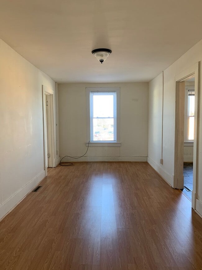 Building Photo - Walking distance to everything in Altavista! Right in the heart of Altavista on Main St!