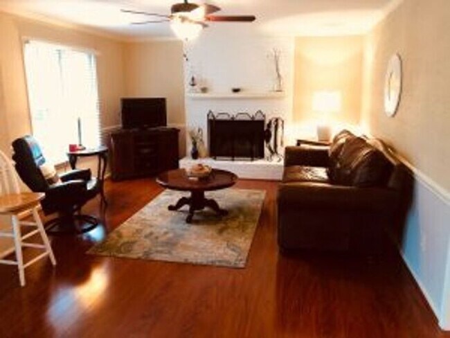 Building Photo - 517 Coldstream Dr