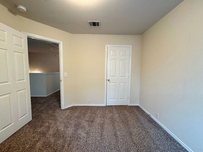 Building Photo - 251A Utterback