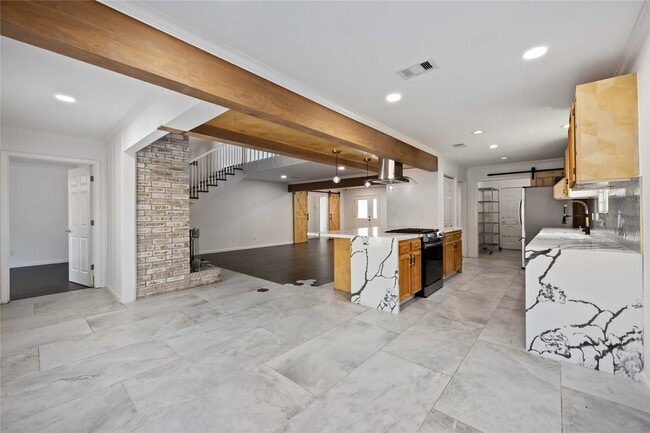 Building Photo - 6210 Gladewell Dr