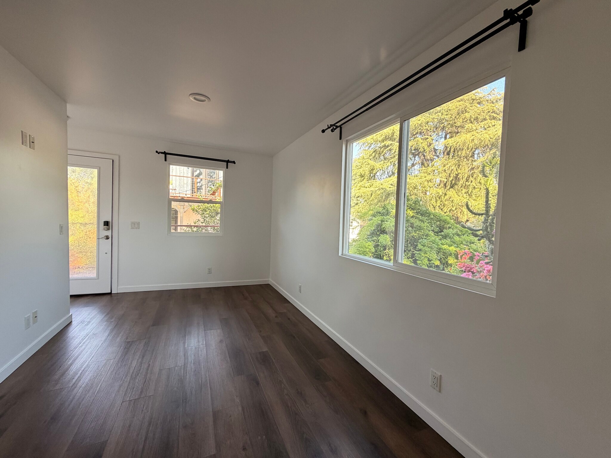 Building Photo - 4912 Mendota Ave