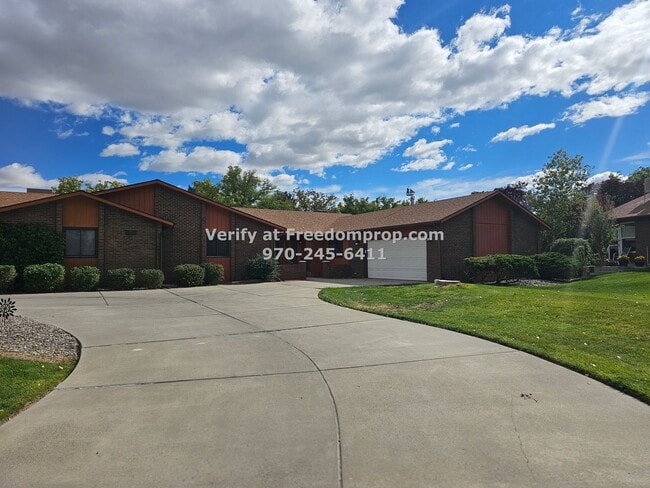 Building Photo - Fabulous Location Near Horizon & Dr St Mar...