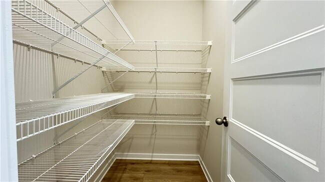 Building Photo - 5401 Bancroft Ln