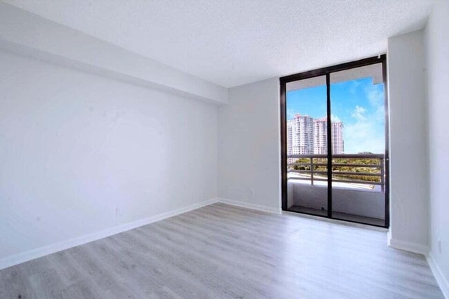 Building Photo - 3300 NE 192 St