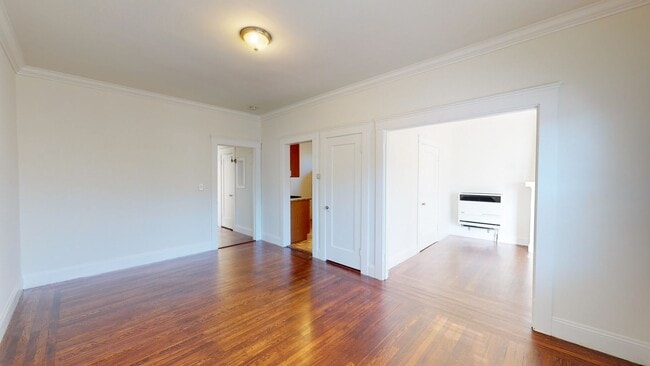 Building Photo - 1925 Charming Oakland Duplex!