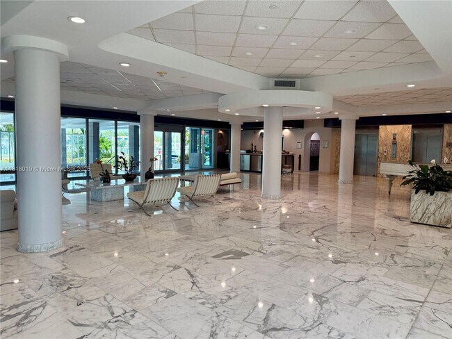 Building Photo - 5055 Collins Ave