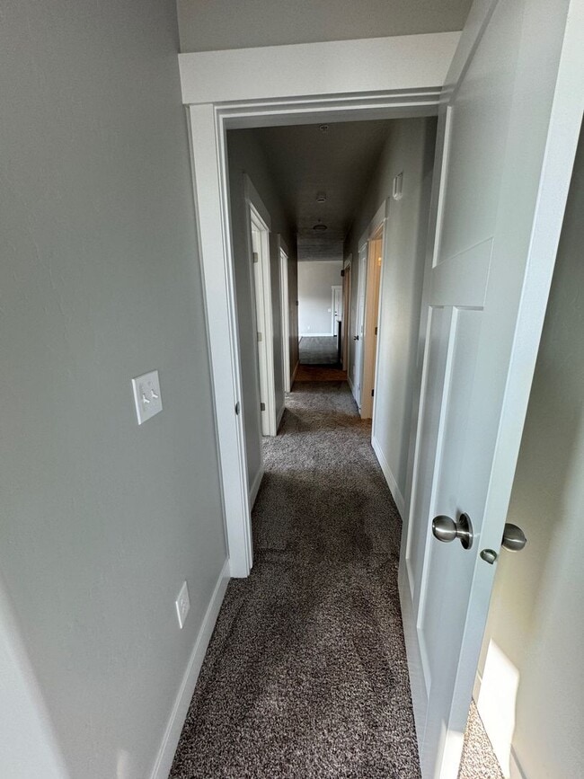 Building Photo - 3 bed/2bth 1 car Garage!!!
