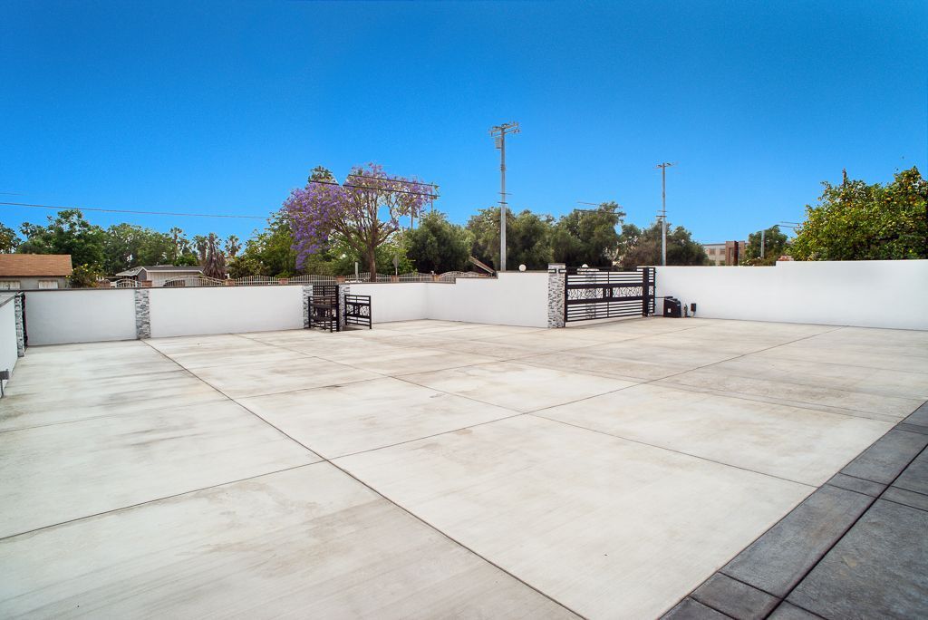 Building Photo - 13310 Glenoaks Blvd