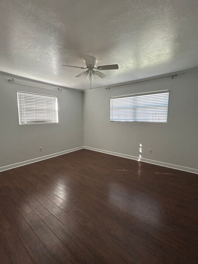 Building Photo - 1434 Custer Ave