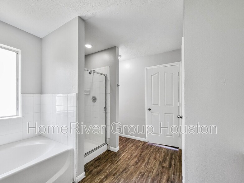 Building Photo - 11930 Cottonwood Ln
