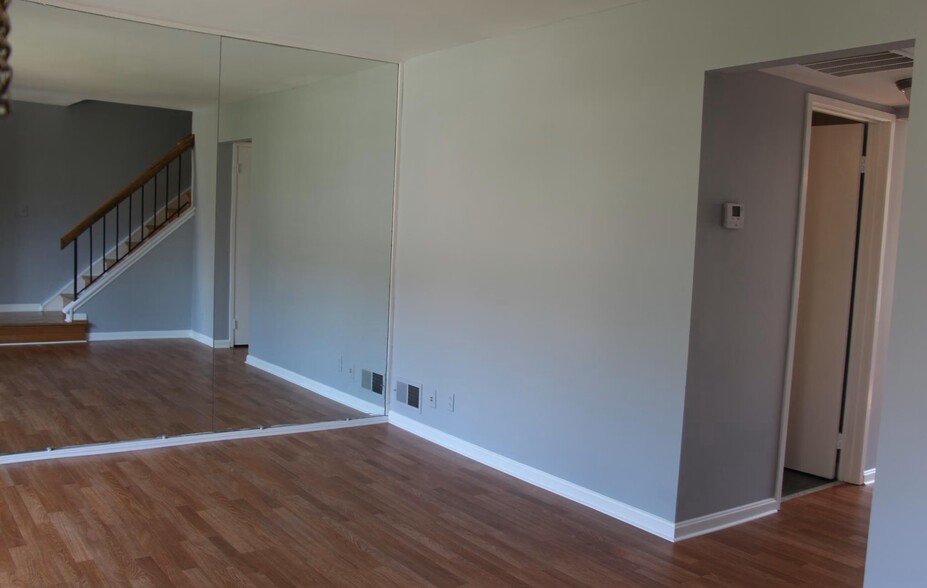 Building Photo - 2678 Glengyle Dr