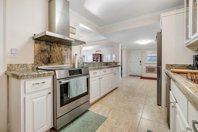 Building Photo - 1344 Terrace St