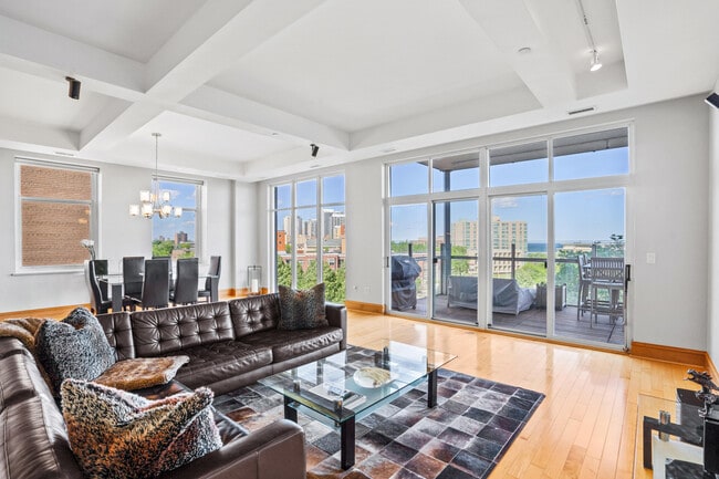 Building Photo - 1313 N Franklin Pl