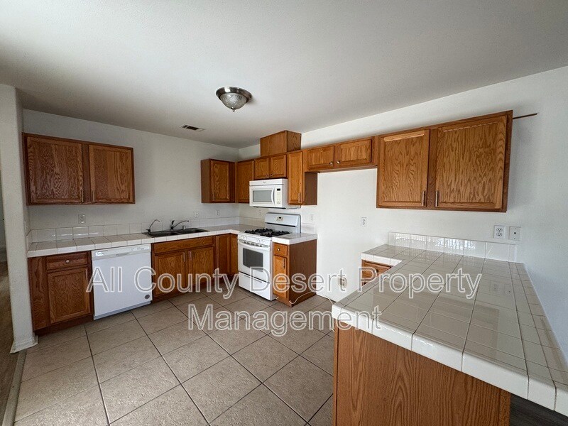 Building Photo - 28175 Avenida La Paz