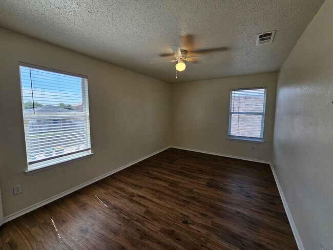 Building Photo - Incredible home available in Reserve At Hi...