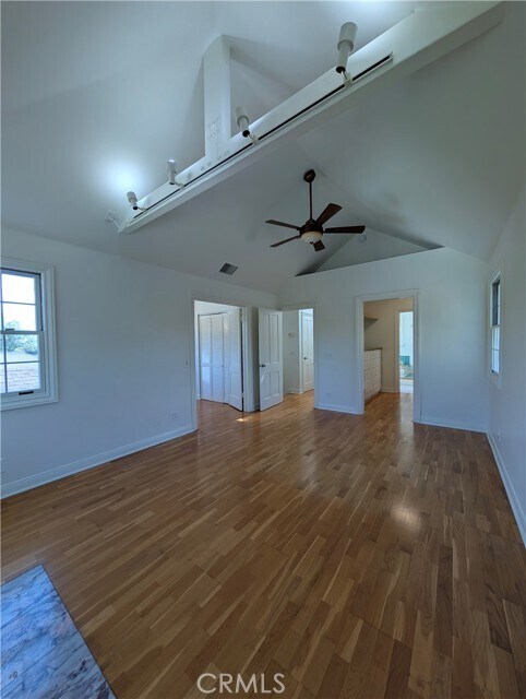 Building Photo - 582 N Sunnyslope Ave