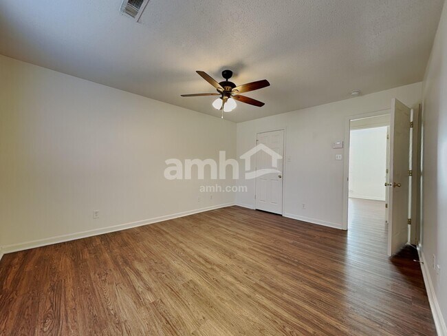 Building Photo - 2114 Post Oak Ln