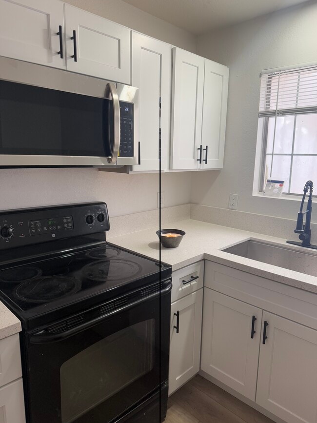 Building Photo - 909 Staffordshire Cir