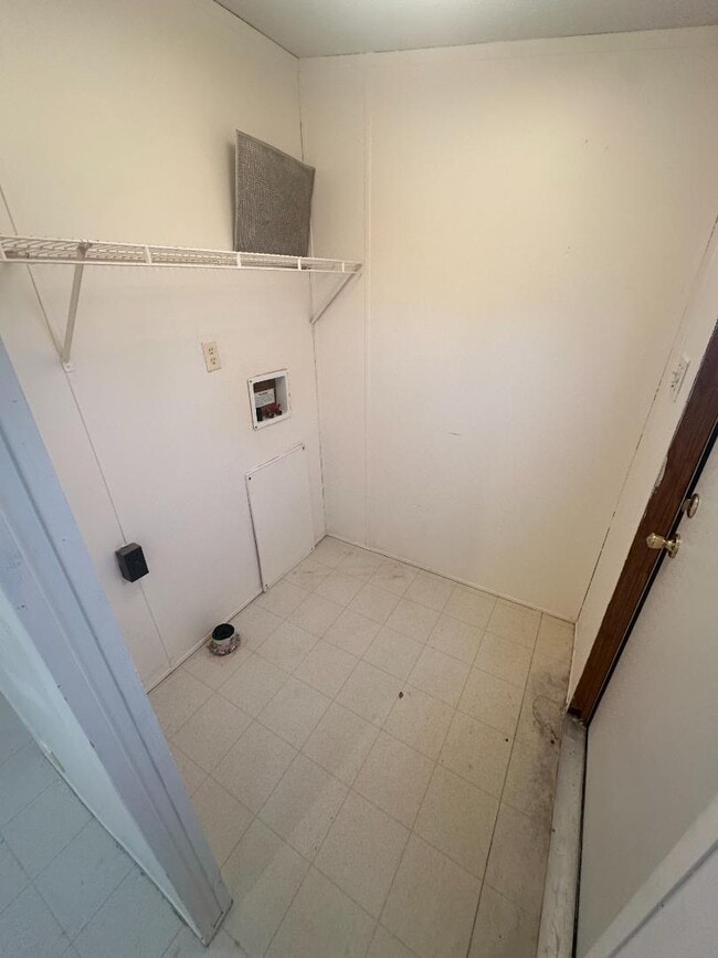 Building Photo - 150 Private Road 1610