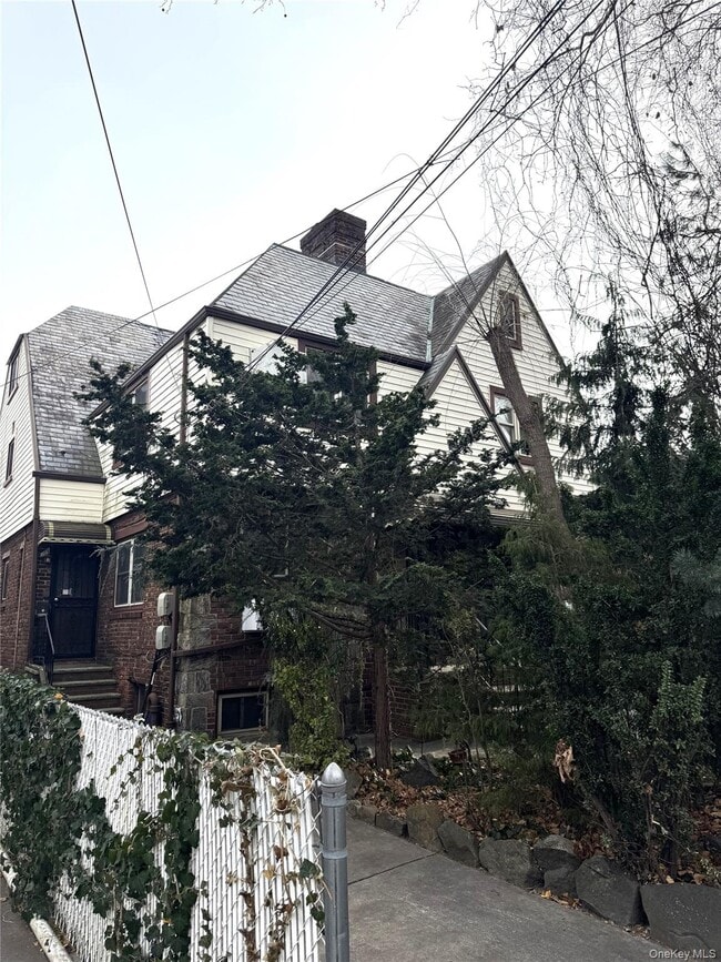 Building Photo - 40-17 194th St