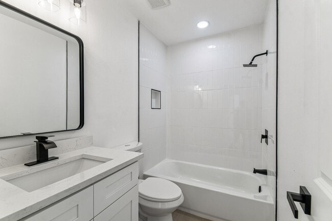 Building Photo - 16107 Sea Pines Dr