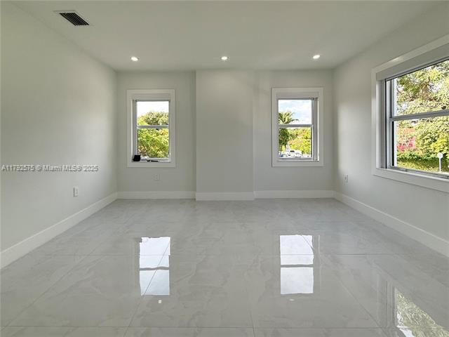 Building Photo - 927 SW 18th Ave