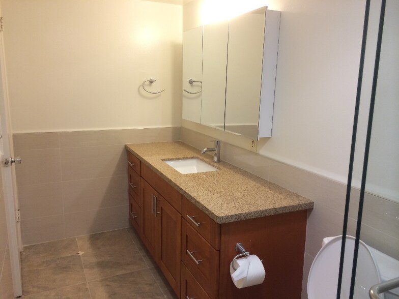 Building Photo - 242 Dennis Dr