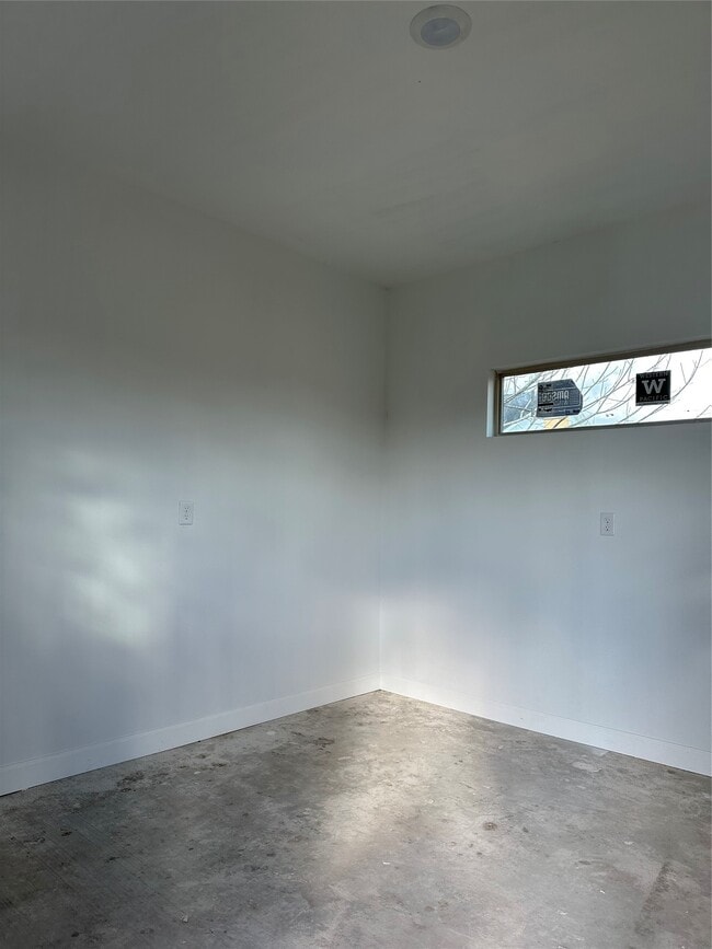 Building Photo - 8321 Coma St