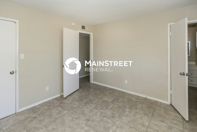 Building Photo - 8209 S 24th Way