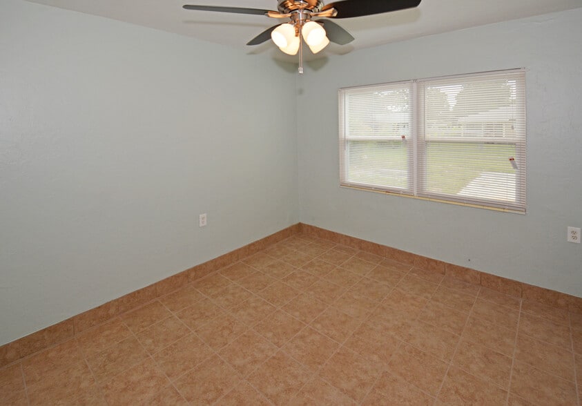Bedroom 1 - 5009 TANGERINE AVE S