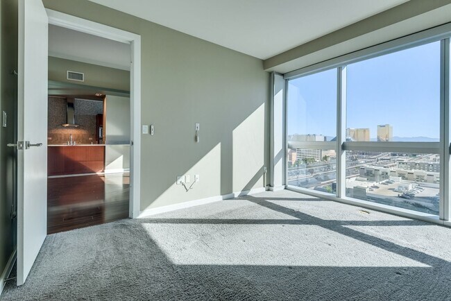 Building Photo - The Martin 1607-City/Strip Views from this...