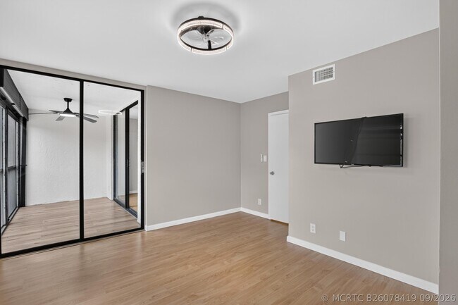Building Photo - 6795 Huntington Ln