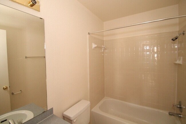 Building Photo - Convenience!