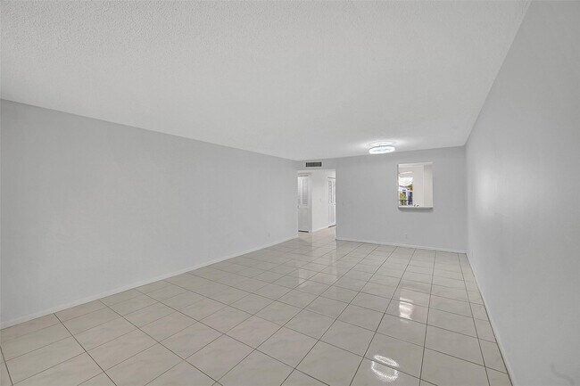 Building Photo - 14773 Cumberland Dr