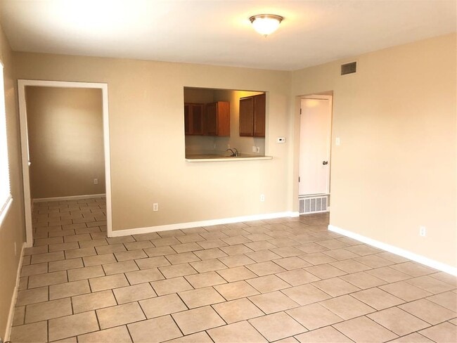 Primary Photo - 7300 Twin Crest Dr